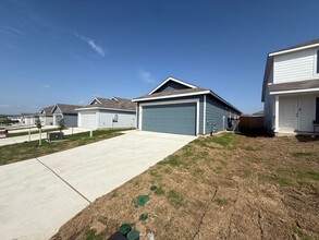 3712 Axis Hl St in New Braunfels, TX - Building Photo - Building Photo