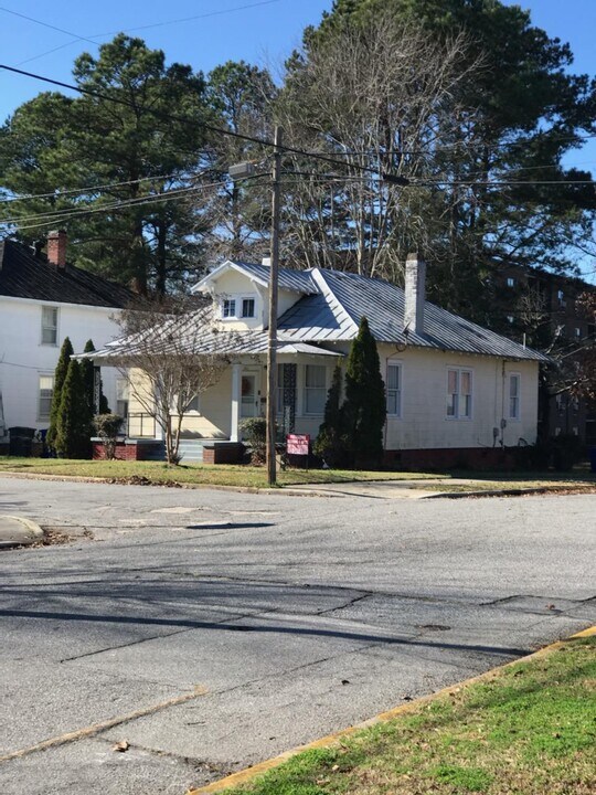 300 S Summit St in Greenville, NC - Building Photo