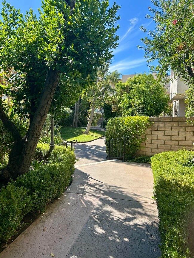 property at 5243 Yarmouth Ave