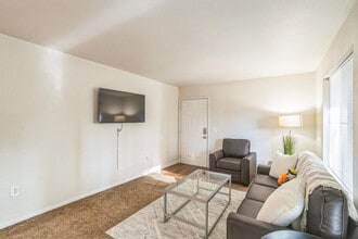 3225 Kinsrow Ave in Eugene, OR - Building Photo - Building Photo