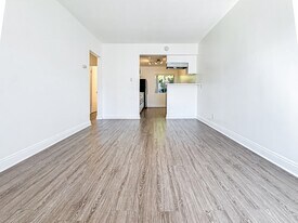 12521 Lakewood Blvd in Downey, CA - Building Photo