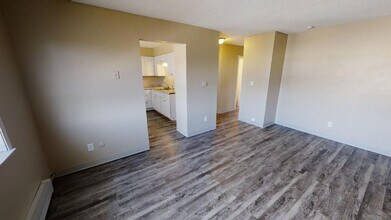 335 Ruskin Dr, Unit D in Colorado Springs, CO - Building Photo - Building Photo