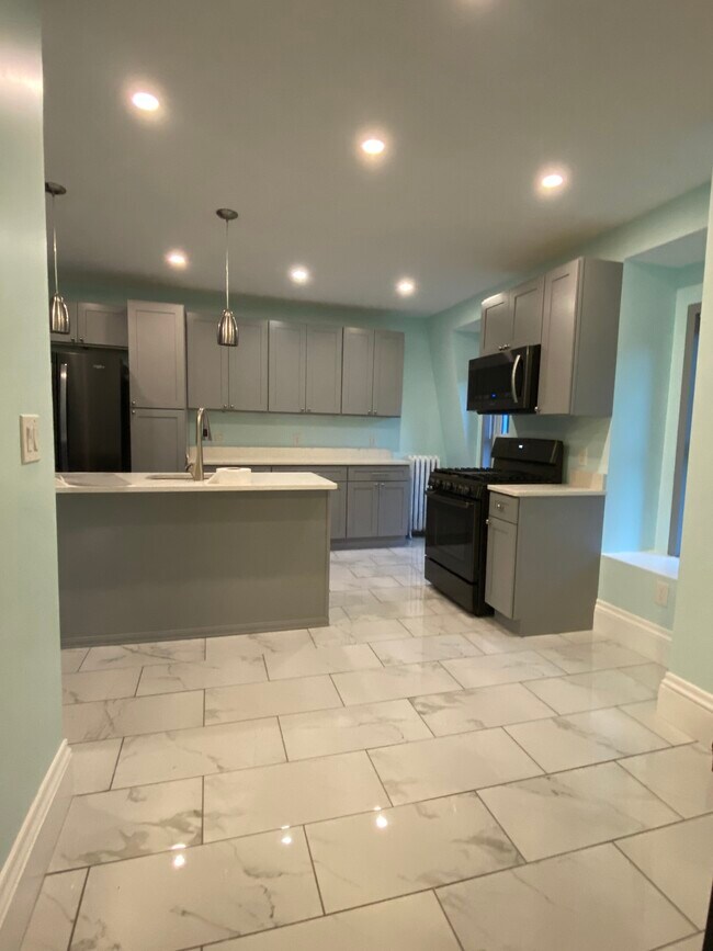 414 Lafayette St, Unit 2 in Salem, MA - Building Photo - Building Photo