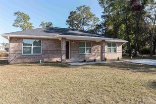 8570 Stockdale Ave in Pensacola, FL - Building Photo