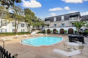 2601 Bellefontaine, Unit A203 in Houston, TX - Building Photo