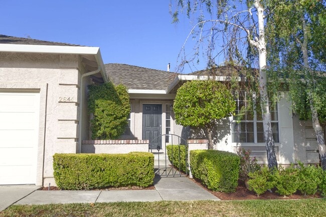 2644 Glenbriar Dr in Saratoga, CA - Building Photo - Building Photo