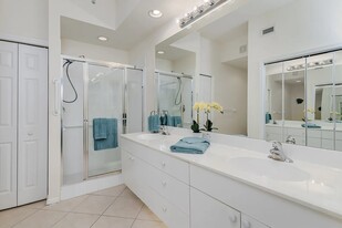 6810 Beach Resort Dr, Unit Falling waters in Naples, FL - Building Photo - Building Photo