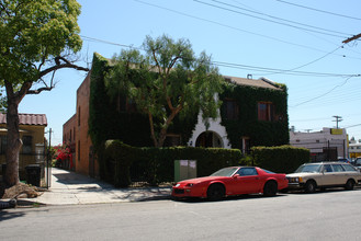 1112 N Kingsley Dr in Los Angeles, CA - Building Photo - Building Photo