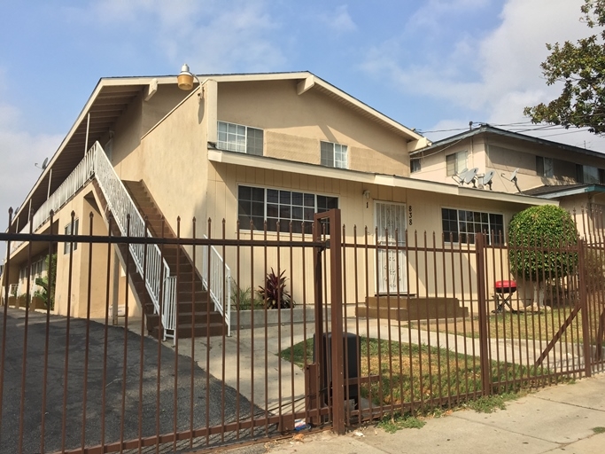 838 Victor Ave in Inglewood, CA - Building Photo