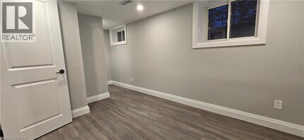 240 Chapel St in Kitchener, ON - Building Photo - Building Photo