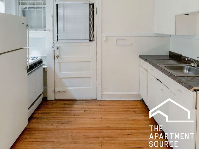 property at 638 W Arlington Pl