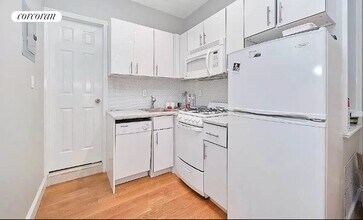 163 Chrystie St in New York, NY - Building Photo - Building Photo