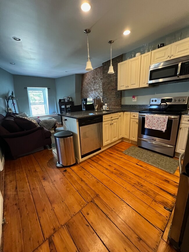 192 I St, Unit 3 in Boston, MA - Building Photo - Building Photo