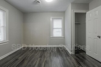 12905 8th St in Grandview, MO - Foto de edificio - Building Photo