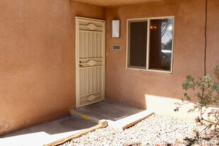 13140 Candelaria Rd NE