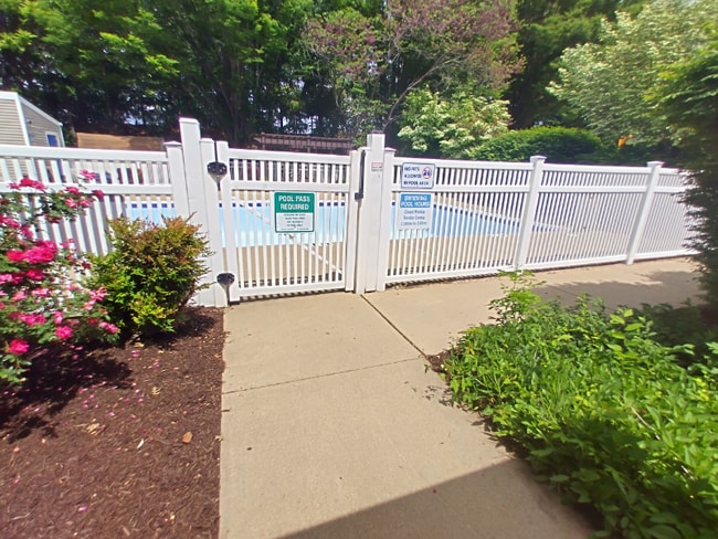 600 Reusens Rd