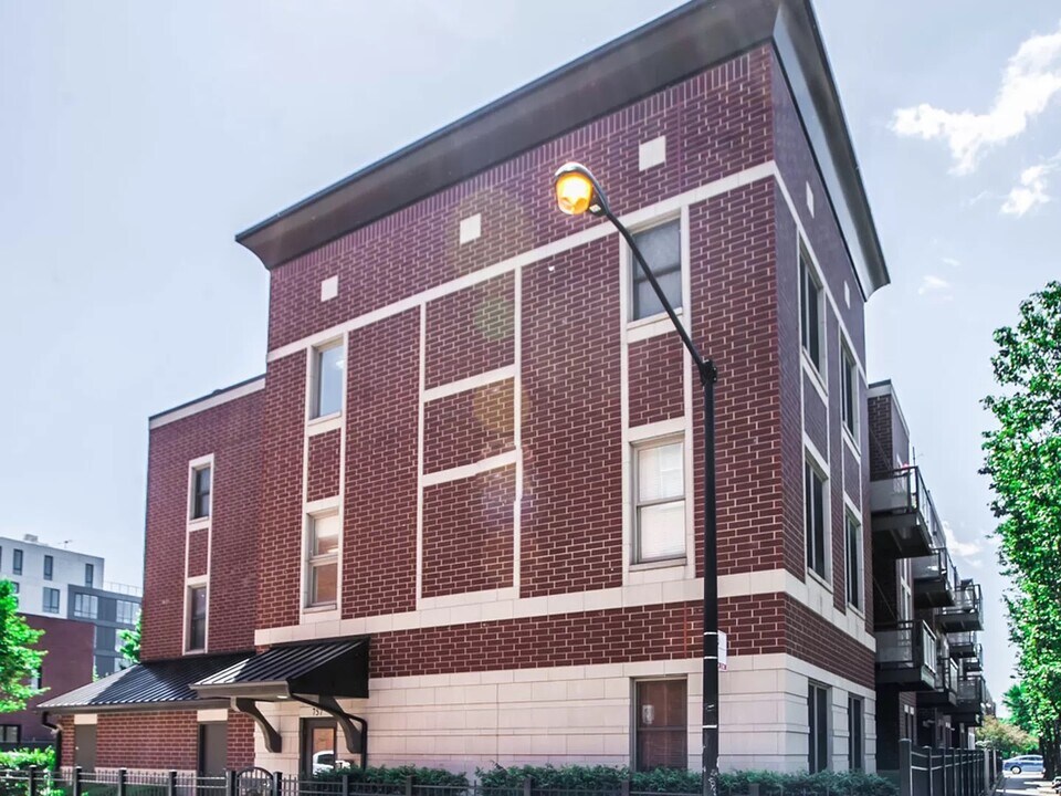 757 W Liberty St in Chicago, IL - Building Photo