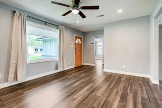 7011 Neff St in Houston, TX - Building Photo - Building Photo