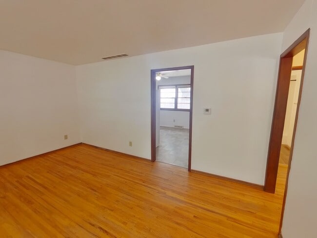 104 S Mt Carmel St in Wichita, KS - Building Photo - Building Photo
