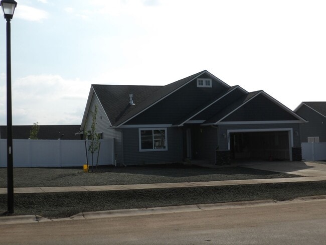 12935 N Cavanaugh Dr in Rathdrum, ID - Building Photo - Building Photo