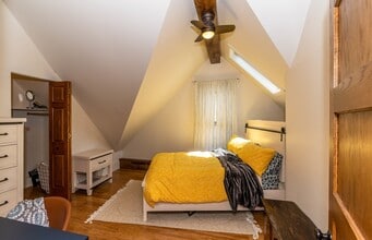 404 S 5th Ave in Ann Arbor, MI - Building Photo - Building Photo