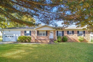 212 Brady Dr in Hazel Green, AL - Building Photo