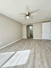 6104 White Sails Dr in Wesley Chapel, FL - Foto de edificio - Building Photo