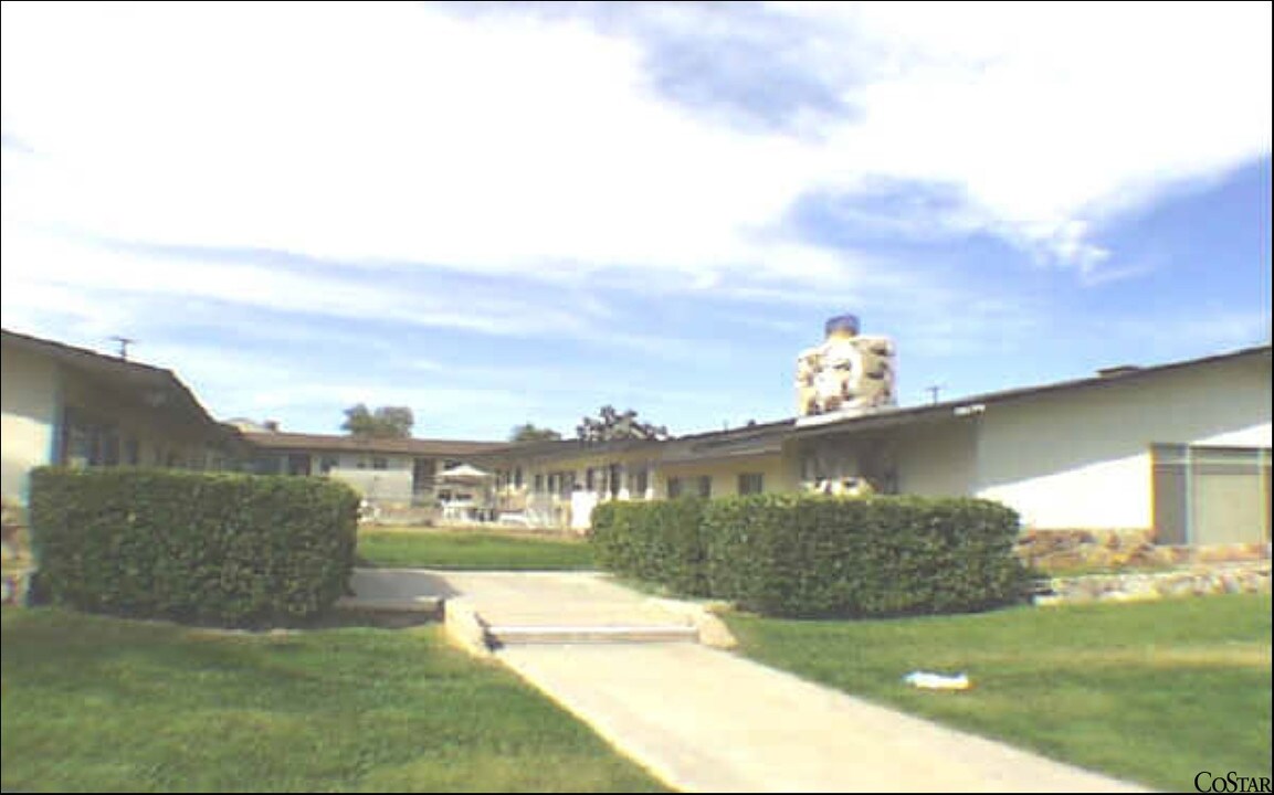 19170 Highway 18 in Apple Valley, CA - Building Photo