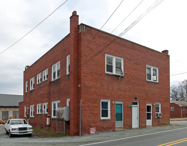 126 S Beaumont Ave in Burlington, NC - Building Photo - Building Photo