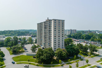 Golf View Towers 1 in Toronto, ON - Building Photo - Building Photo