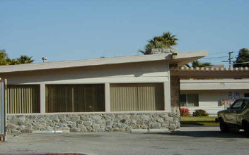 Sunny Stones Apartments in Palm Springs, CA - Building Photo - Building Photo