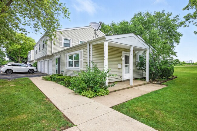 195 Thomas Ct in Bartlett, IL - Building Photo - Building Photo
