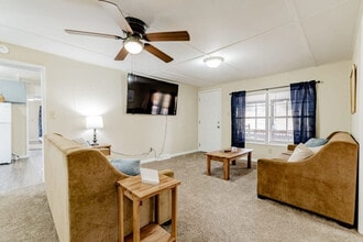 409 Taylor St in West Columbia, SC - Building Photo - Building Photo