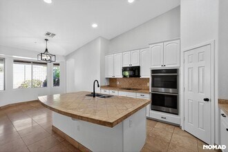 7742 E Los Gatos Dr in Scottsdale, AZ - Building Photo - Building Photo