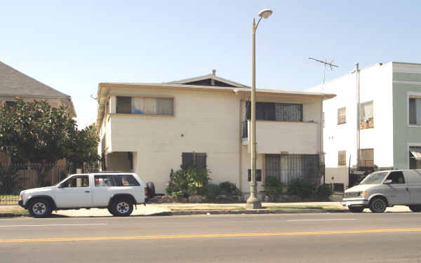 4313 S Main St in Los Angeles, CA - Building Photo