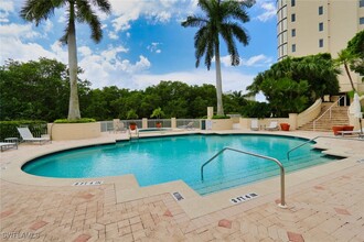 8990 Bay Colony Dr in Naples, FL - Building Photo - Building Photo