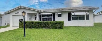 2013 Vastine Dr in Boynton Beach, FL - Building Photo