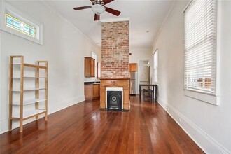 727 Dufossat St in New Orleans, LA - Foto de edificio - Building Photo