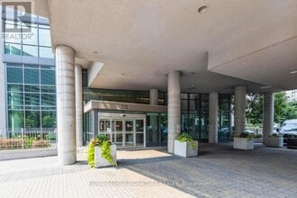 215 Fort York Blvd in Toronto, ON - Building Photo - Building Photo