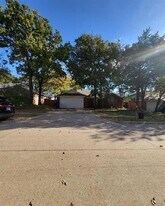 108 Yosemite Dr in Mansfield, TX - Building Photo