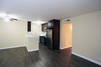 Chateau W6600 Apartment Homes in Van Nuys, CA - Building Photo - Interior Photo