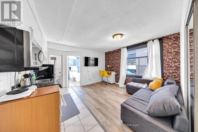 property at 1532 Dundas St W