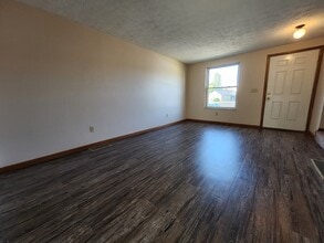 1662 Colonial Dr in Bucyrus, OH - Building Photo - Building Photo