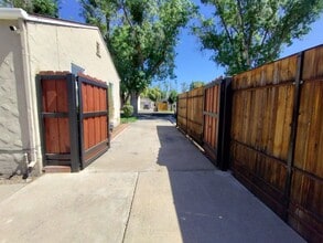 1412 Del Mar Ave in Modesto, CA - Building Photo - Building Photo