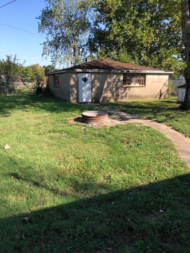 property at 1203 Benton Ave