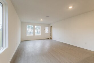 15250 Abella Dr in Montgomery, TX - Building Photo - Building Photo