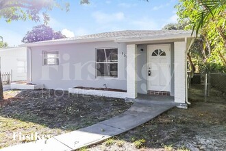 1517 17th Ave N in Lake Worth, FL - Building Photo - Building Photo