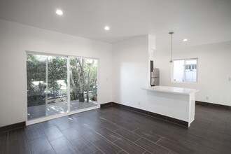 401 Brooks Ave, Unit 401 in Los Angeles, CA - Building Photo - Building Photo