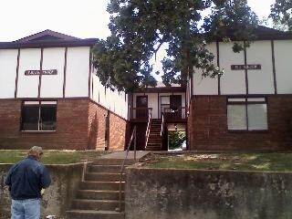 818 Kinzer St in Poplar Bluff, MO - Foto de edificio