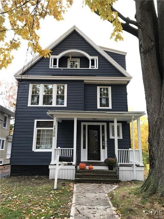 1725 James St in Syracuse, NY - Building Photo